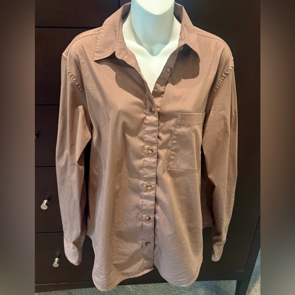 NWOT Lululemon Athletica Cotton-Blend Poplin Button-Down Shirt in Color Taupe, L - Picture 5 of 10
